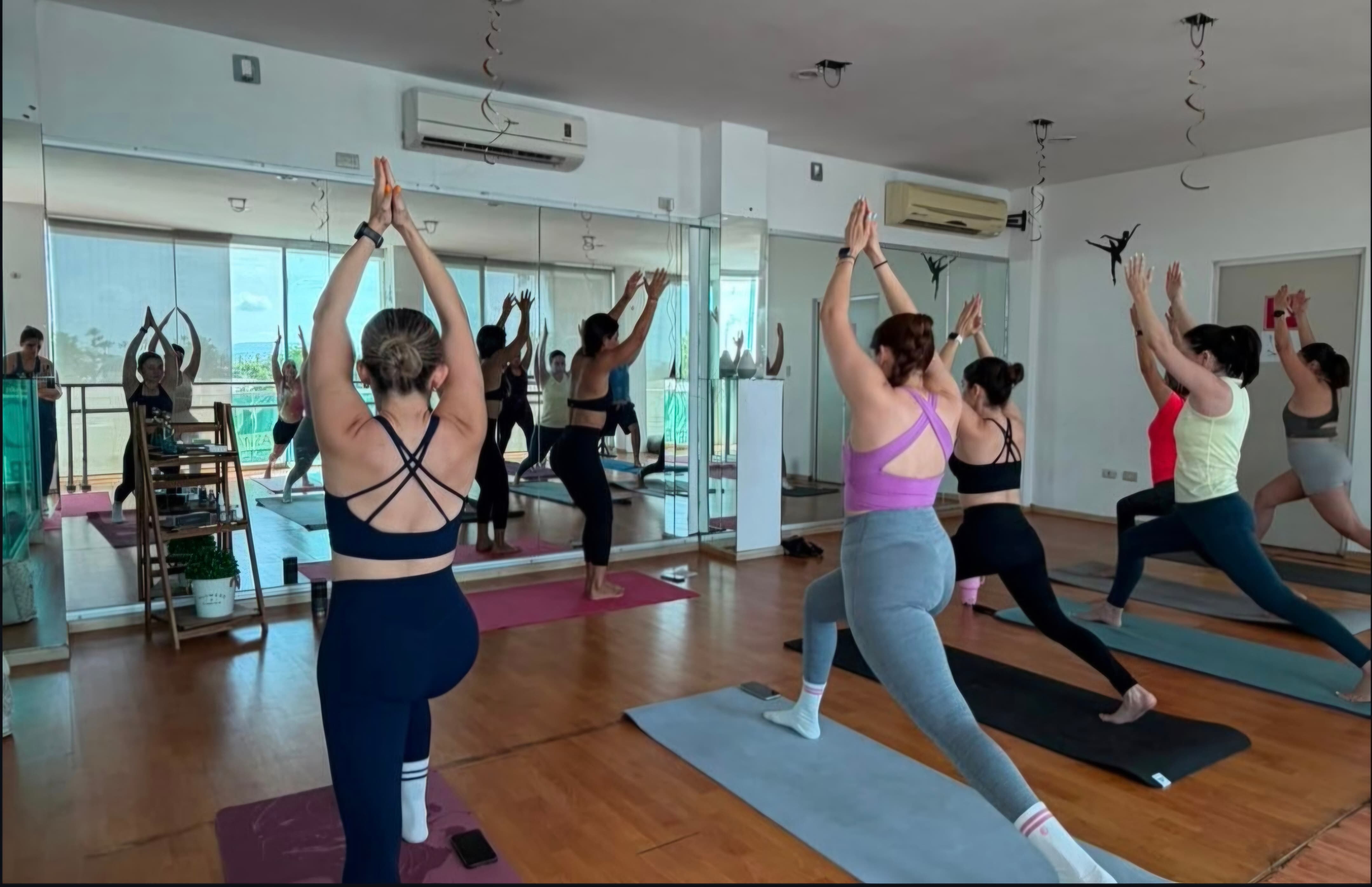 Clase de yoga para adultos en Culiacán - Adagio Academia de Danza